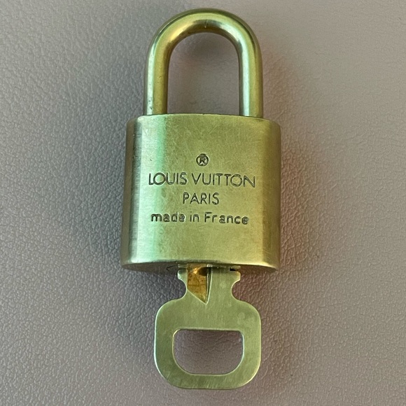 Authentic vintage Louis Vuitton Lock and Key 318 - Picture 2 of 4